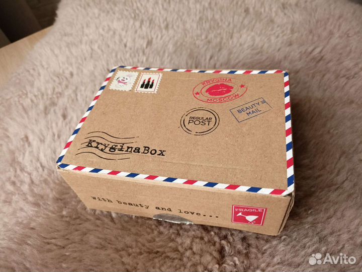 Коробочка от бьюти бокса Красные помады KryginaBox