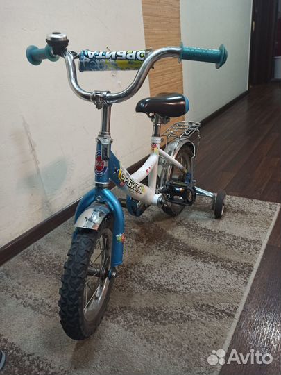 Детский трехколесный велосипед с ручкой
