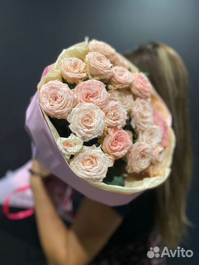 Нежный букет из элитных кустарниковых роз