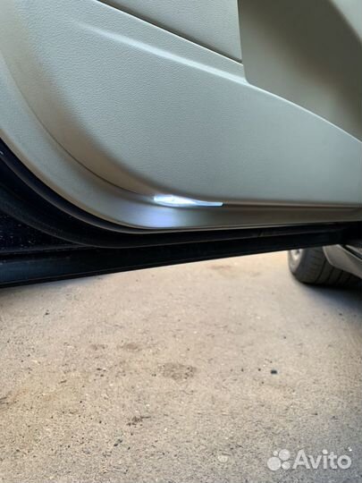 Подсветка передних дверей Jaguar XF