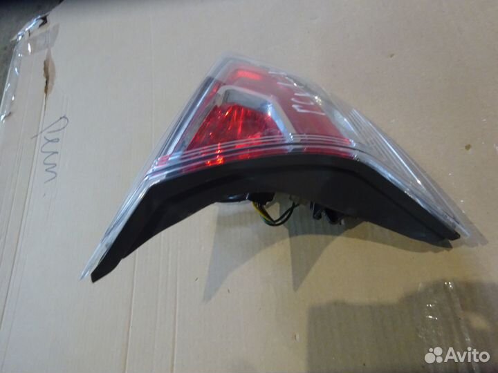 Фонарь крышки багажника правый Nissan X-Trail T32