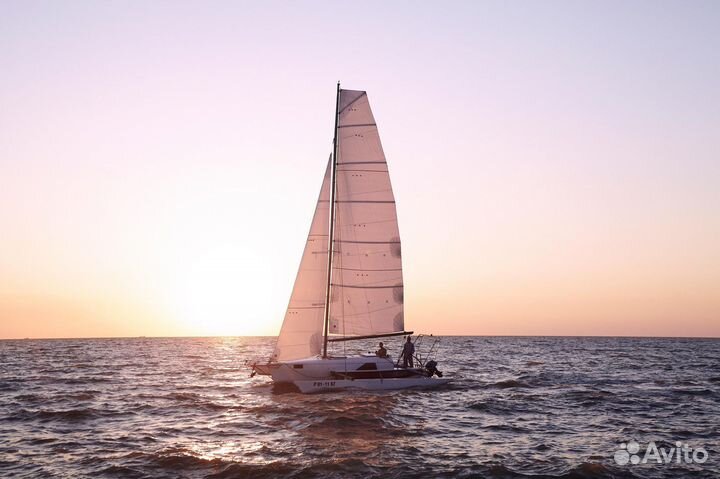 Парусный тримаран