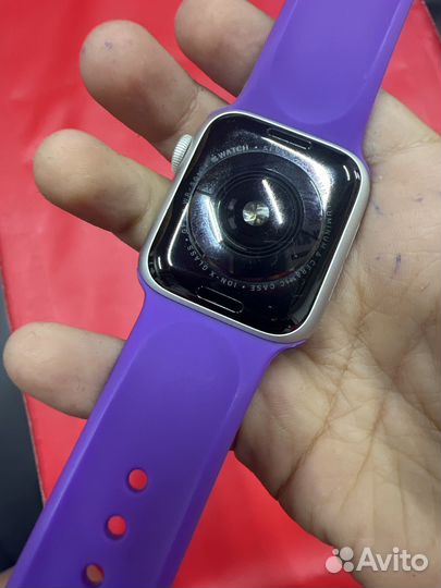 Apple watch 5 40 mm 1 ремешок в подарок и зарядка