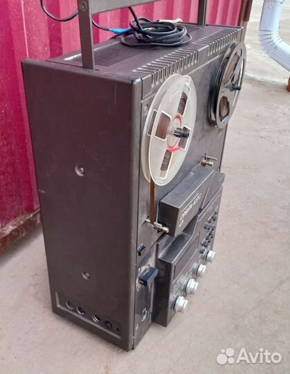 Катушечный магнитофон