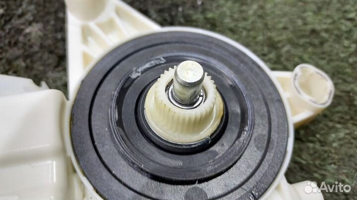 Моторчик стеклоподъемника передний левый W212,W204