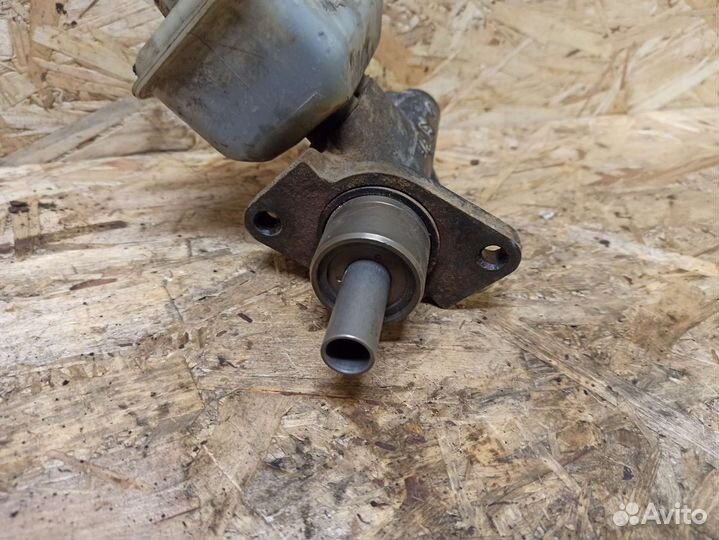 Главный тормозной цилиндр Opel Astra F