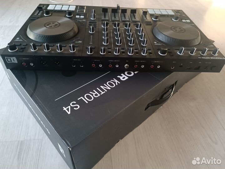 Dj контролер Traktor S4 mk3