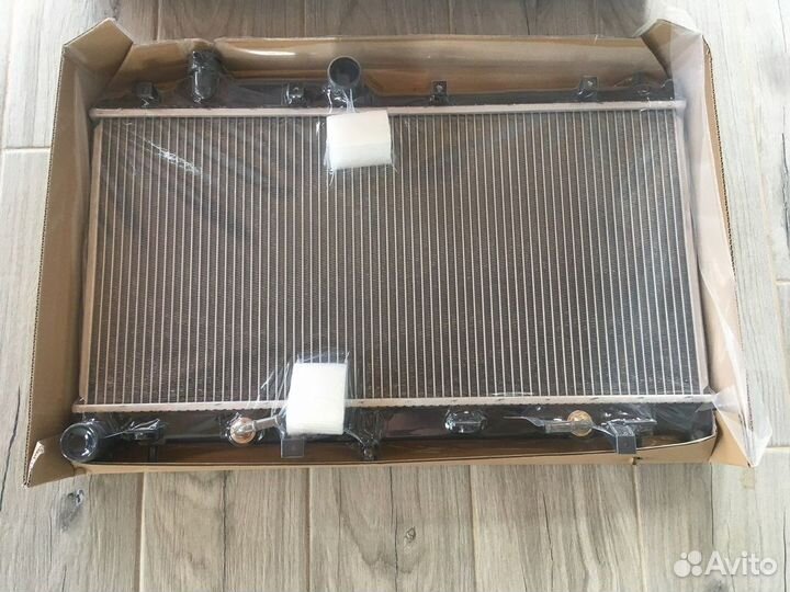 Радиатор охлаждения двс Субару Subaru