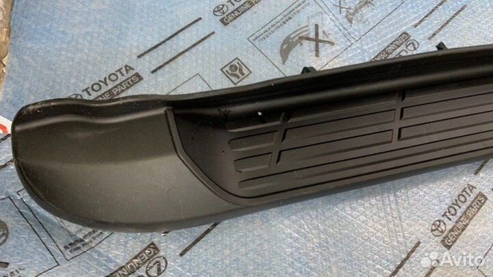 Накладка подножки правая Toyota Hilux8 2015