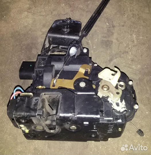 VW Passat B5 Замок двери передний правый