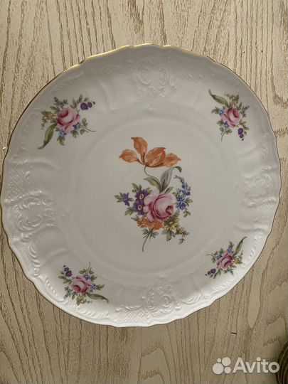 Тортница на ножке