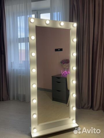 Гримерное зеркало с лампочками во весь рост