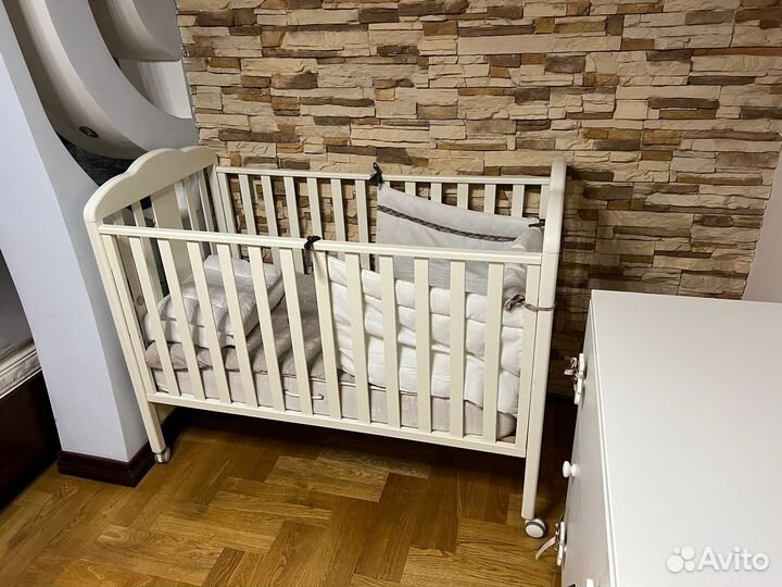 Детская кроватка с комодом