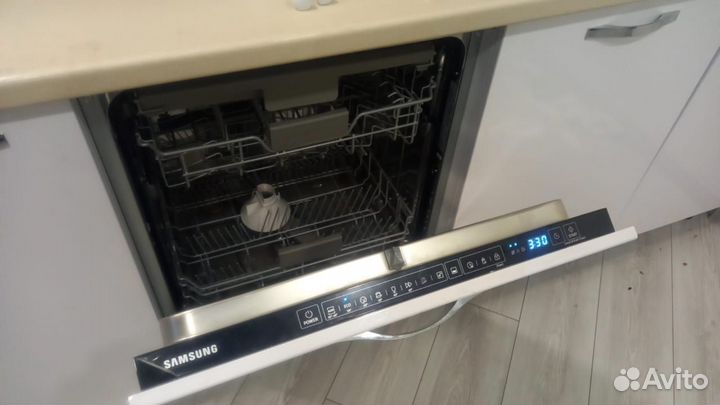 Установить посудомоечную машину, сантехник, унитаз