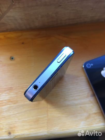 iPhone 4S, 16 ГБ