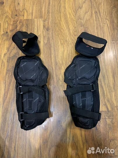 Мотонаколенники Evs