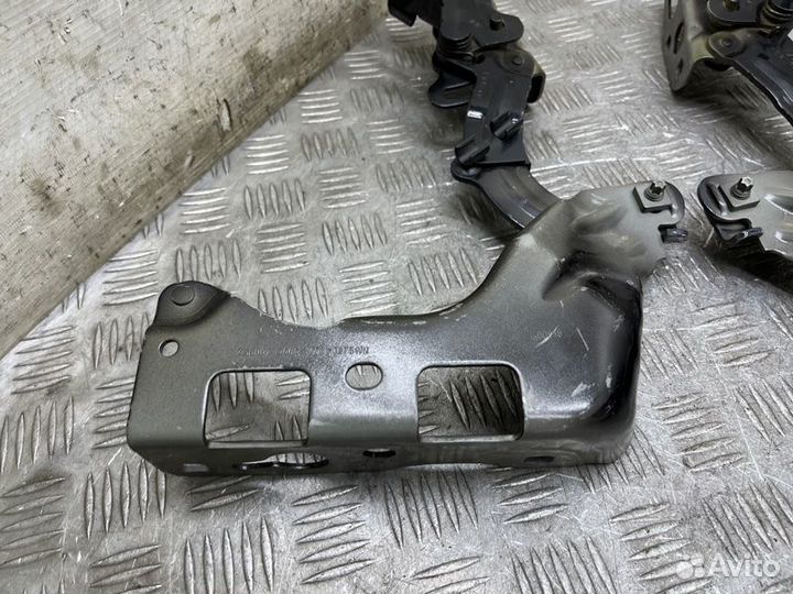 Петля капота Mercedes-Benz E-Klasse W213 2018