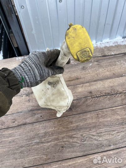 Бачок омывателя лобового стекла Renault Laguna 1.6