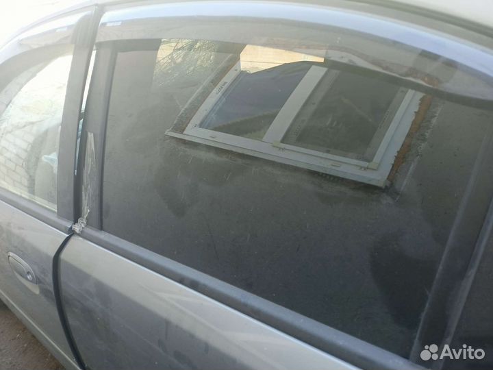 Стекло задней левой двери Kia Rio 2