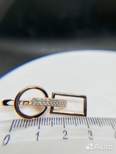 Серьги оригинальные под золото с цирконом