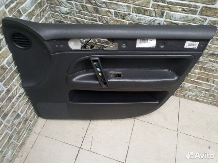Обшивка боковой двери передняя правая Volkswagen