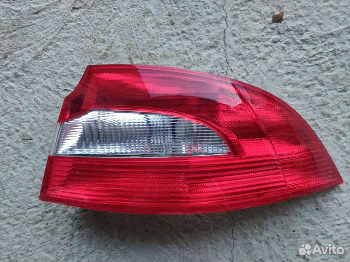 Задний правый фонарь Skoda Superb