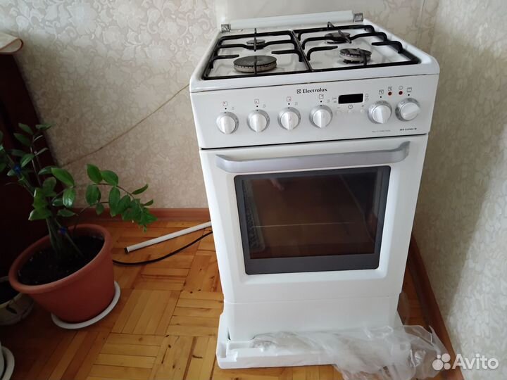 Плита Electrolux газ. с электродуховкой б/у