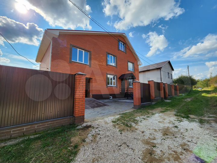 Коттедж 371,1 м² на участке 10 сот.