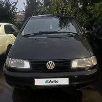 Volkswagen Sharan 2.0 MT, 1996, 217 000 км, с пробегом, цена 127 000 руб.