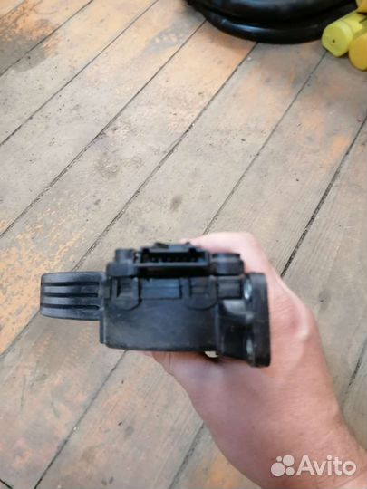 Электронная педаль газа Renault/Nissan