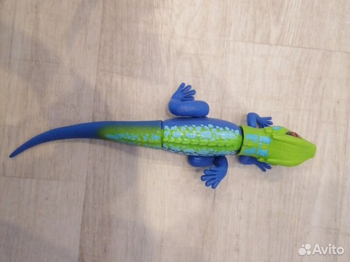 Ящерица игрушка