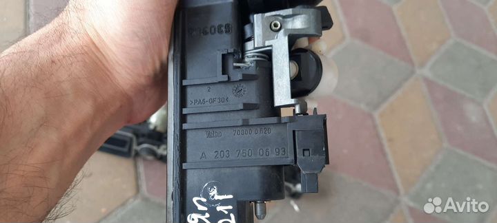 Замок крышки багажника w211