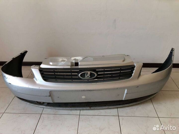 Бампер передний Priora 1 + решётка + значок