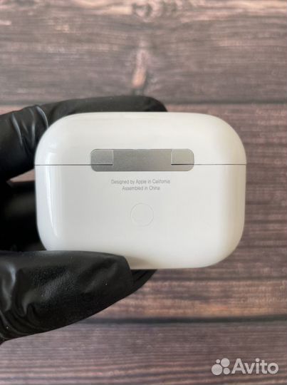 AirPods Pro; 3; 2 Luxe