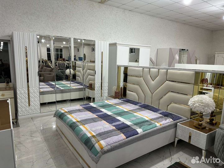 Спальный гарнитур