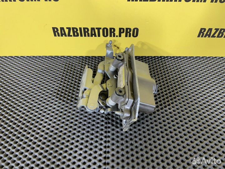 Петля капота правая Mercedes-Benz E-class