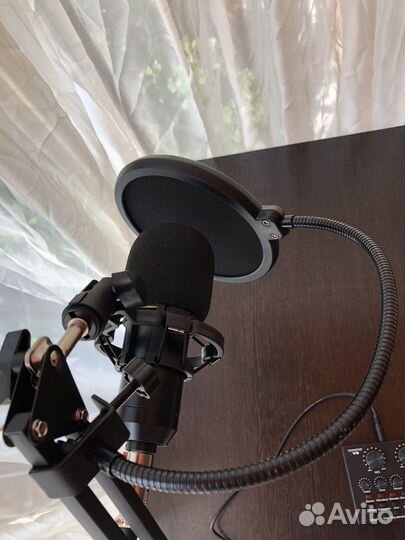 Студийный микрофон
