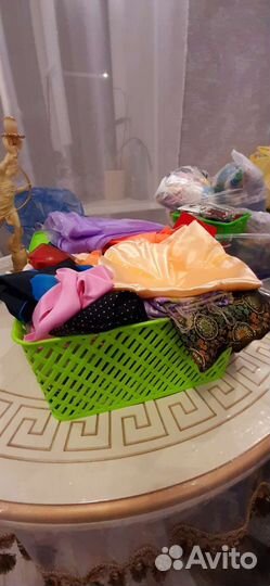 Ткани, пуговки, нитки для вязания, кружево