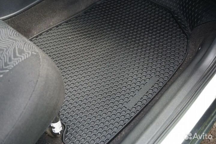 Ковры салона резиновые с бортами нового поколения