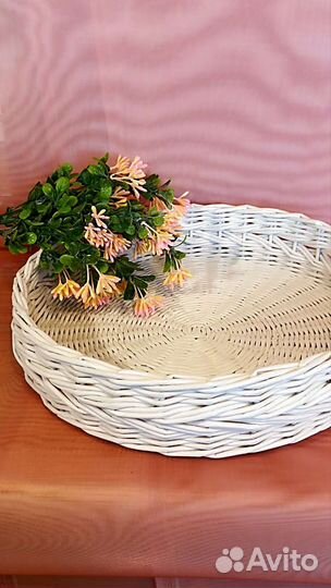 Плетёный поднос белый