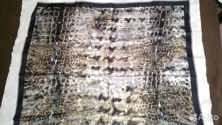 Шляпа кожаная, шапка, шарфы, варежки