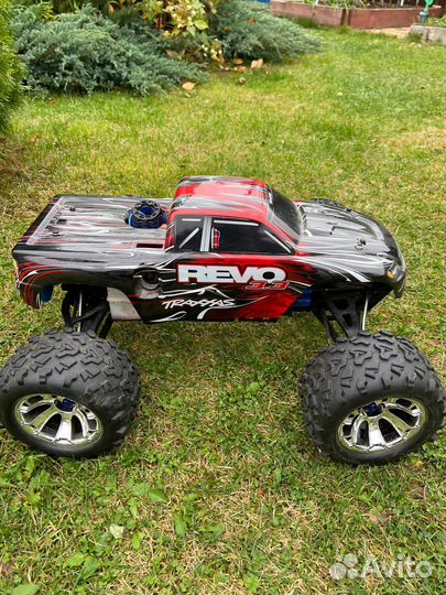 Радиоуправляемая машинка traxxas 3.3