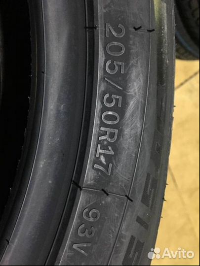 Windforce Snowblazer UHP 205/50 R17 93V