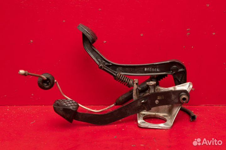 Блок педалей Mercedes E200 W124 M102 1990