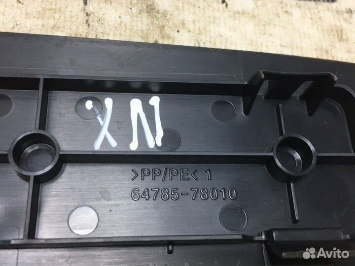 Накладка крышки багажника зад. Lexus NX300h