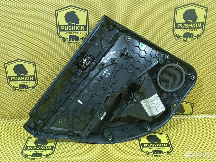 Обшивка двери карта задняя правая Volkswagen Jetta