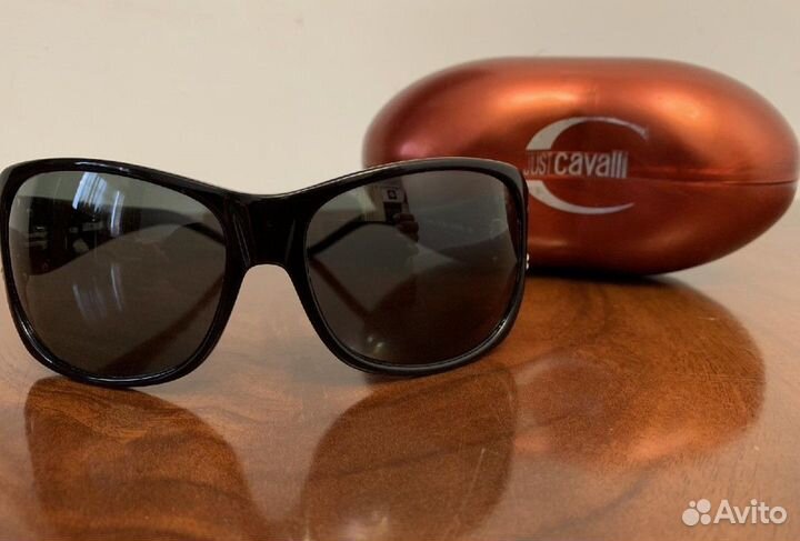 Шикарные солнцезащитные очки Just Cavalli