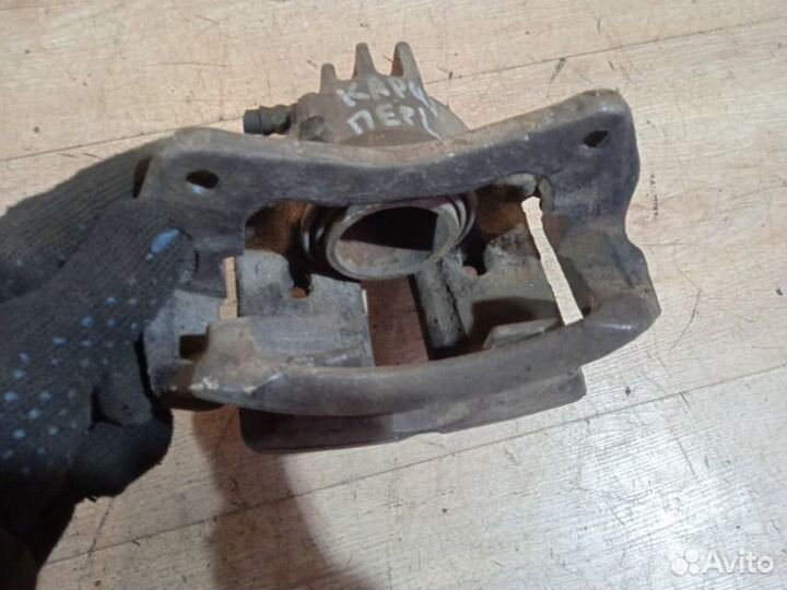 Суппорт передний левый Mitsubishi Carisma DA 1.6