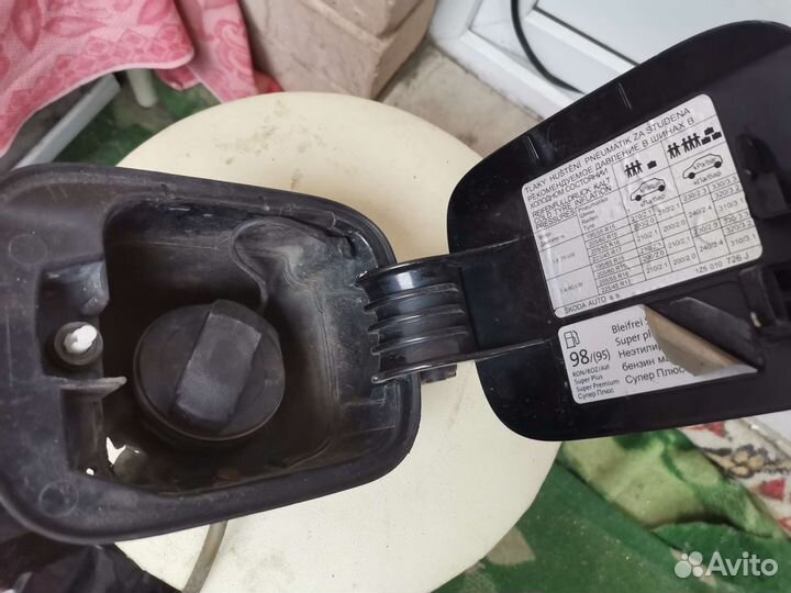 Лючек бензобака skoda octavia а 5