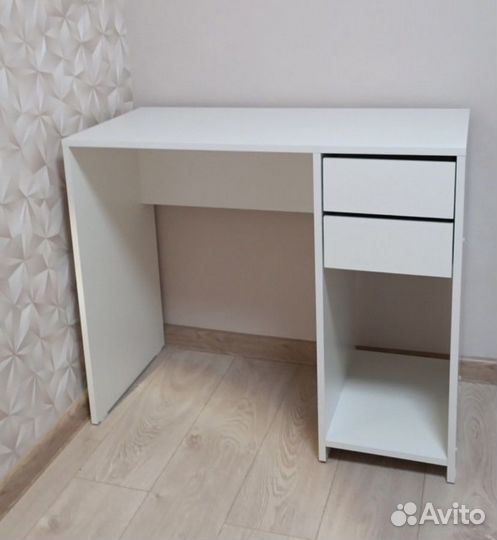 Письменный / компьютерный стол. Белый. Новый